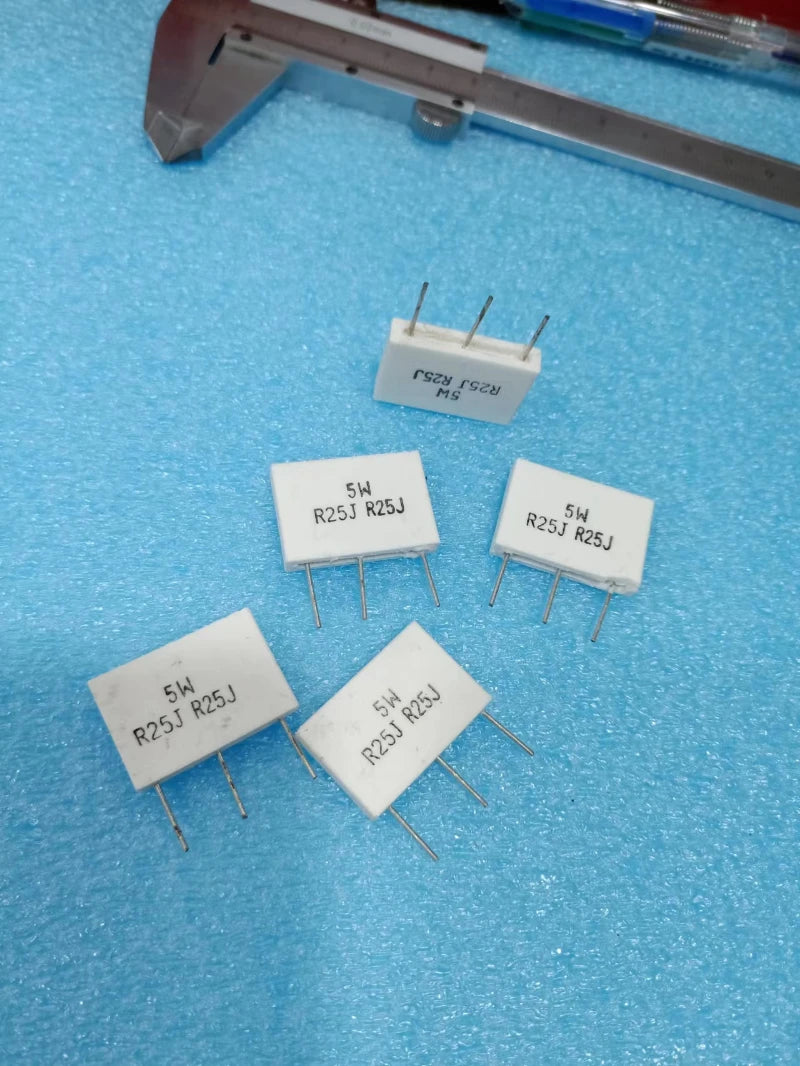 Vertical non-inductive cement resistor 5W0.47R 0.47R R47J×2 3PIN 5W0.22R 5W0.33R 5W0.25R