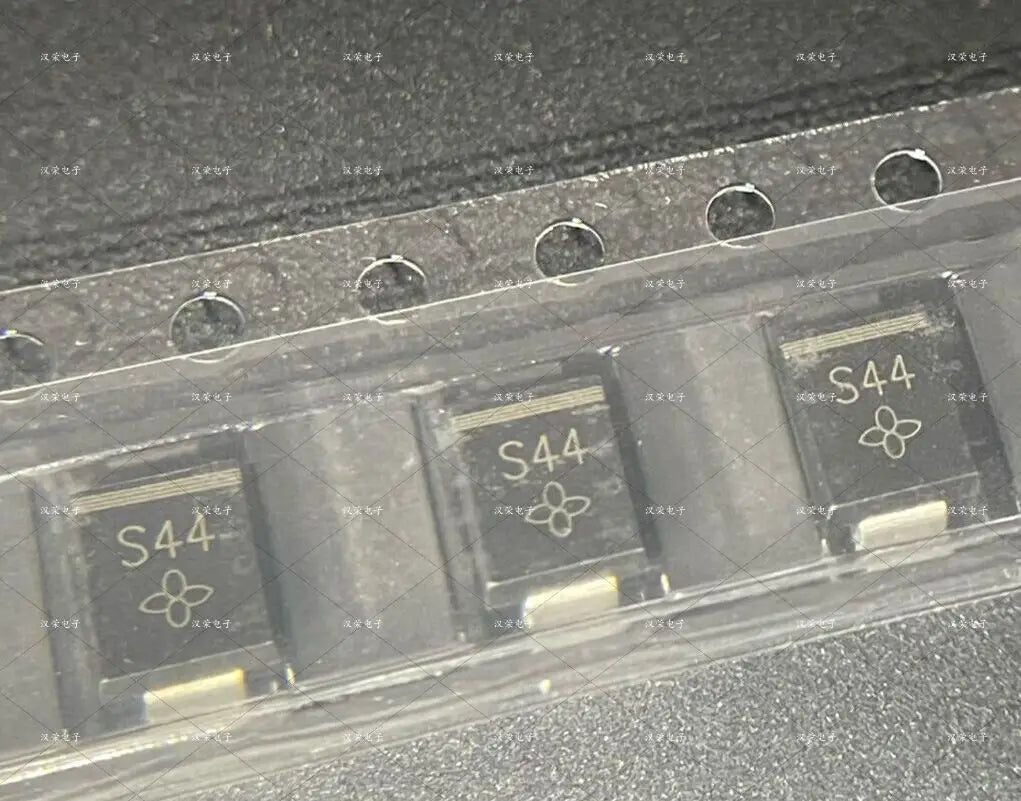 20PCS/50PCS/100PCS/1000PCS   New Original SSB44-E3/5BT SSB44-E3/52T  SSB44 DIODE SCHOTTKY 40V 4A DO214AA   Silk Screen S44
