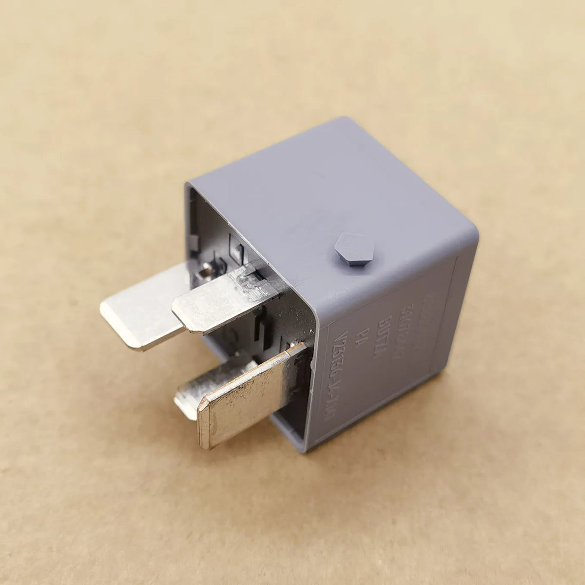 Original New 100% XC40 30A 40A 70A 12V Automotive Fan Air Conditioning Relay V23074-A1001-X137 V23136-B1-X142 V23136-J4-X141