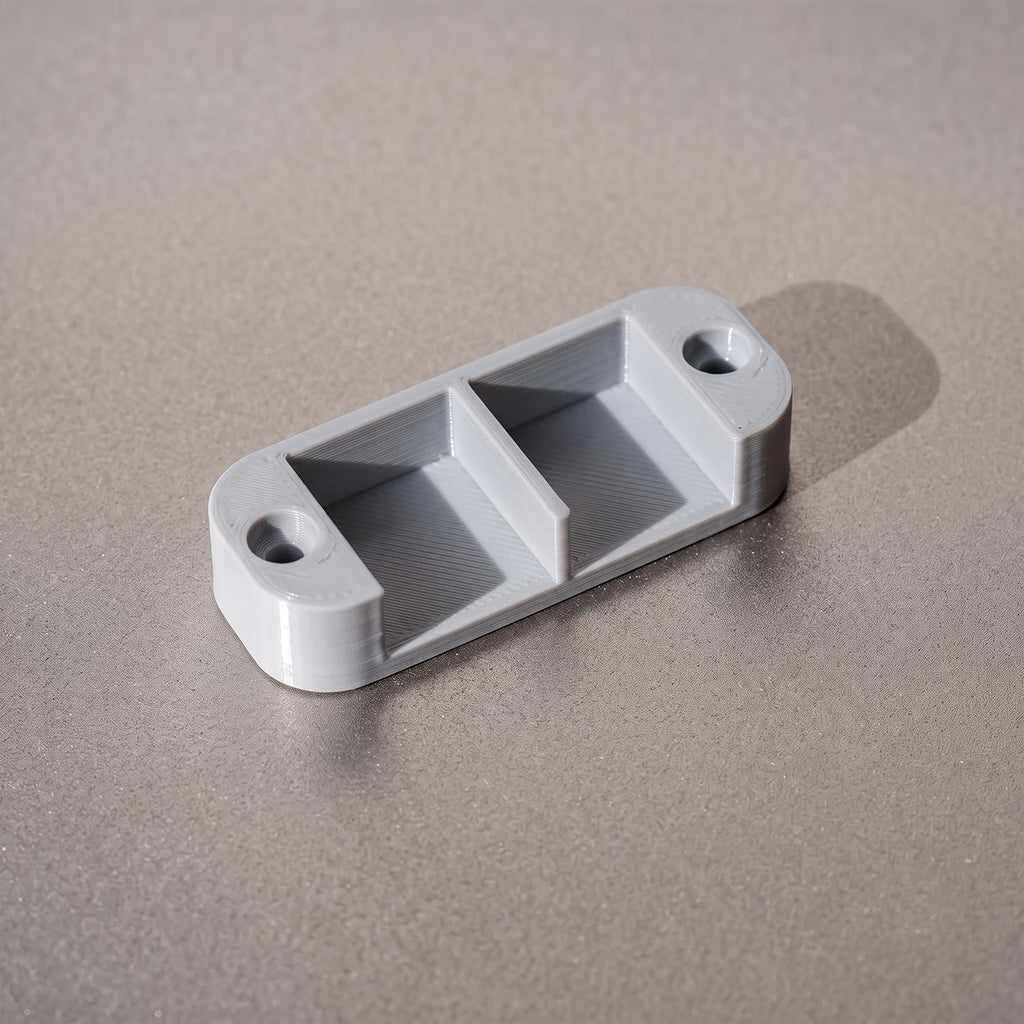 Suitable for WAGO 221 series: Mounting clips and organizers for securing and organizing terminal connectors.