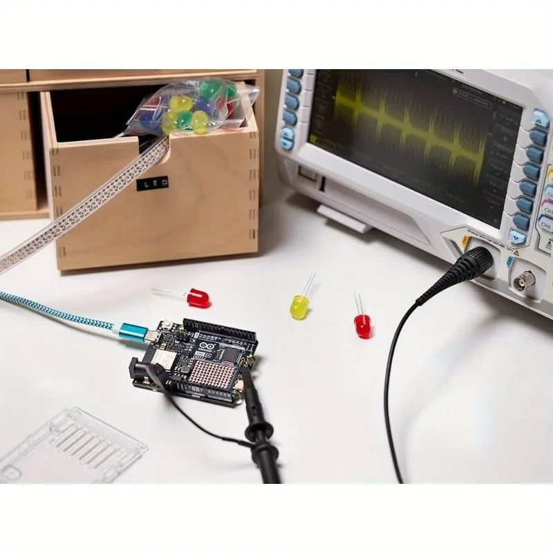 Arduino UNO R4 WiFi [ABX00087] - Renesas RA4M1 / ESP32-S3 - Wi-Fi, Bluetooth, USB-C, CAN, DAC, OP AMP, Qwiic Connector, 12x8 LED
