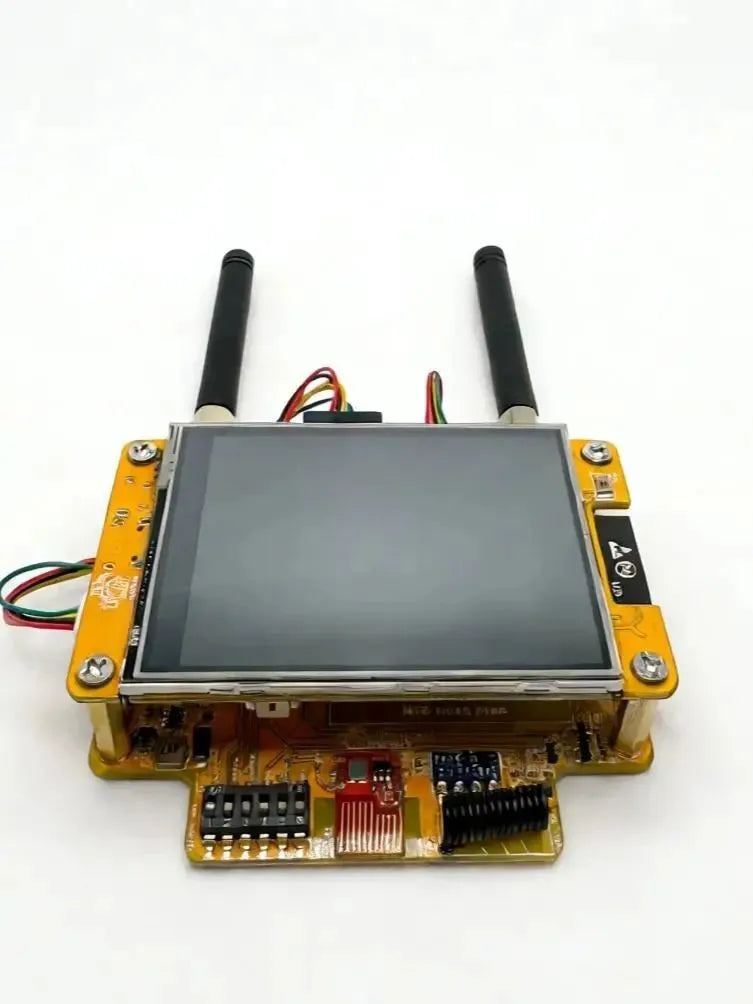 The NM-RF-Hat Companion Hat, Multi-Band RF for ESP32-2432S028 Bruce CYD CC1101 nRF24 PN532 IR TX/RX 433M OOK Power Mgmt TF Slot