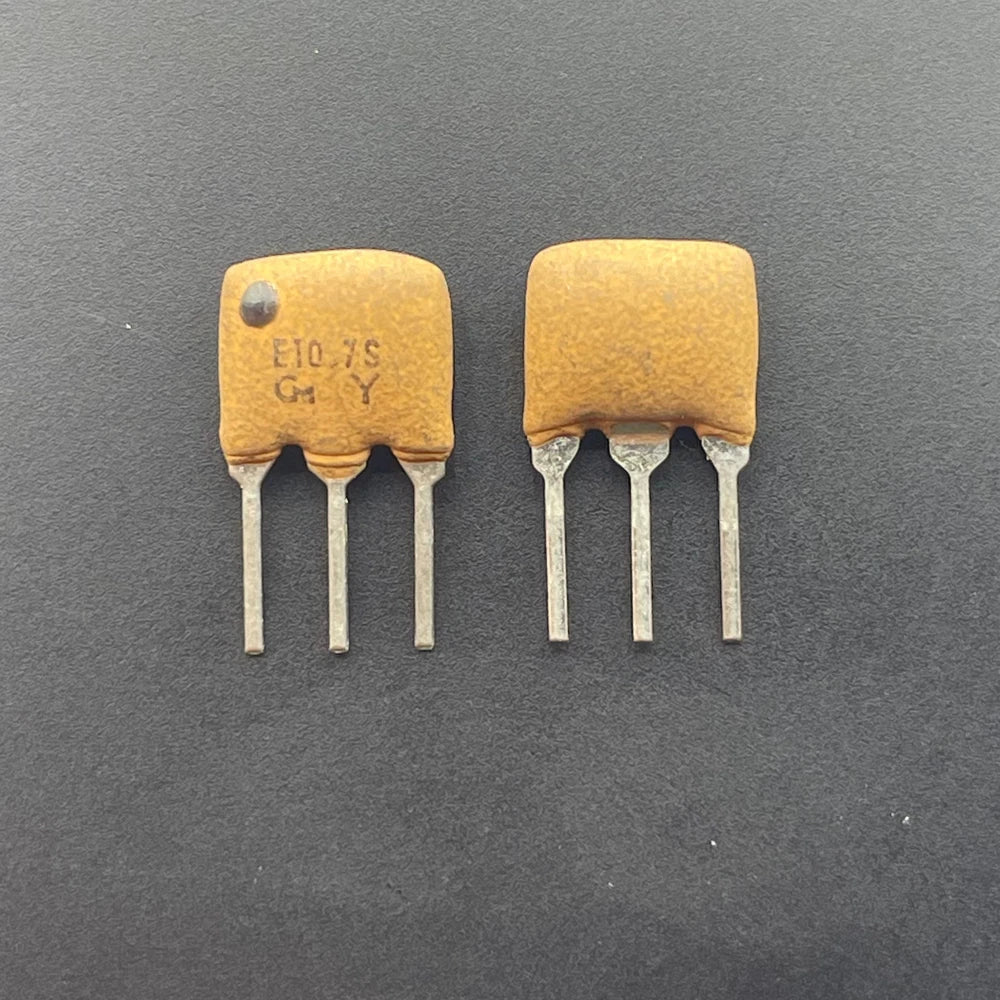 50pcs/ceramic filter SFE10.7MS2-D 10.7MHZ 10.7MS2 in-line 3-pin black dot 230K