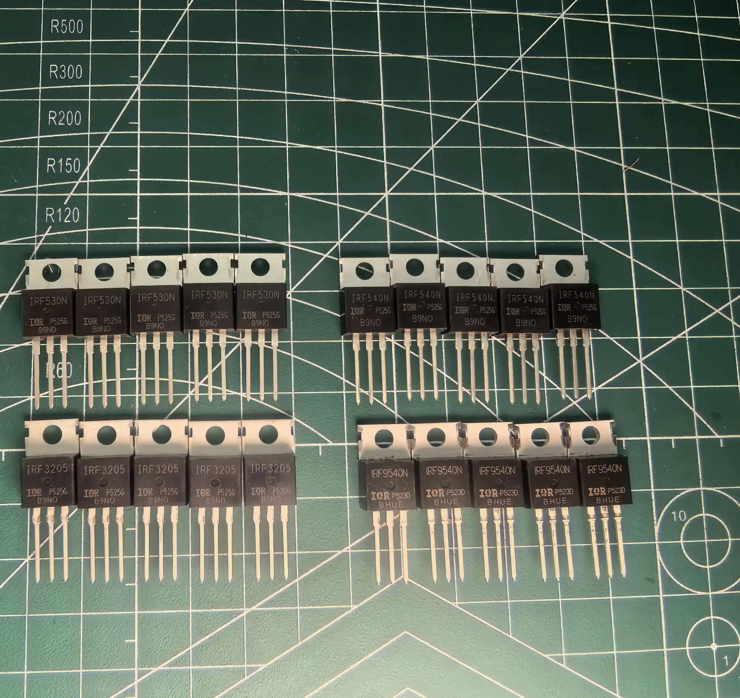 50PCS TO-220 MOSFET Kit 10 Values IRFZ44N IRF540N IRF3205 IRF640N Power Transistor Assortment