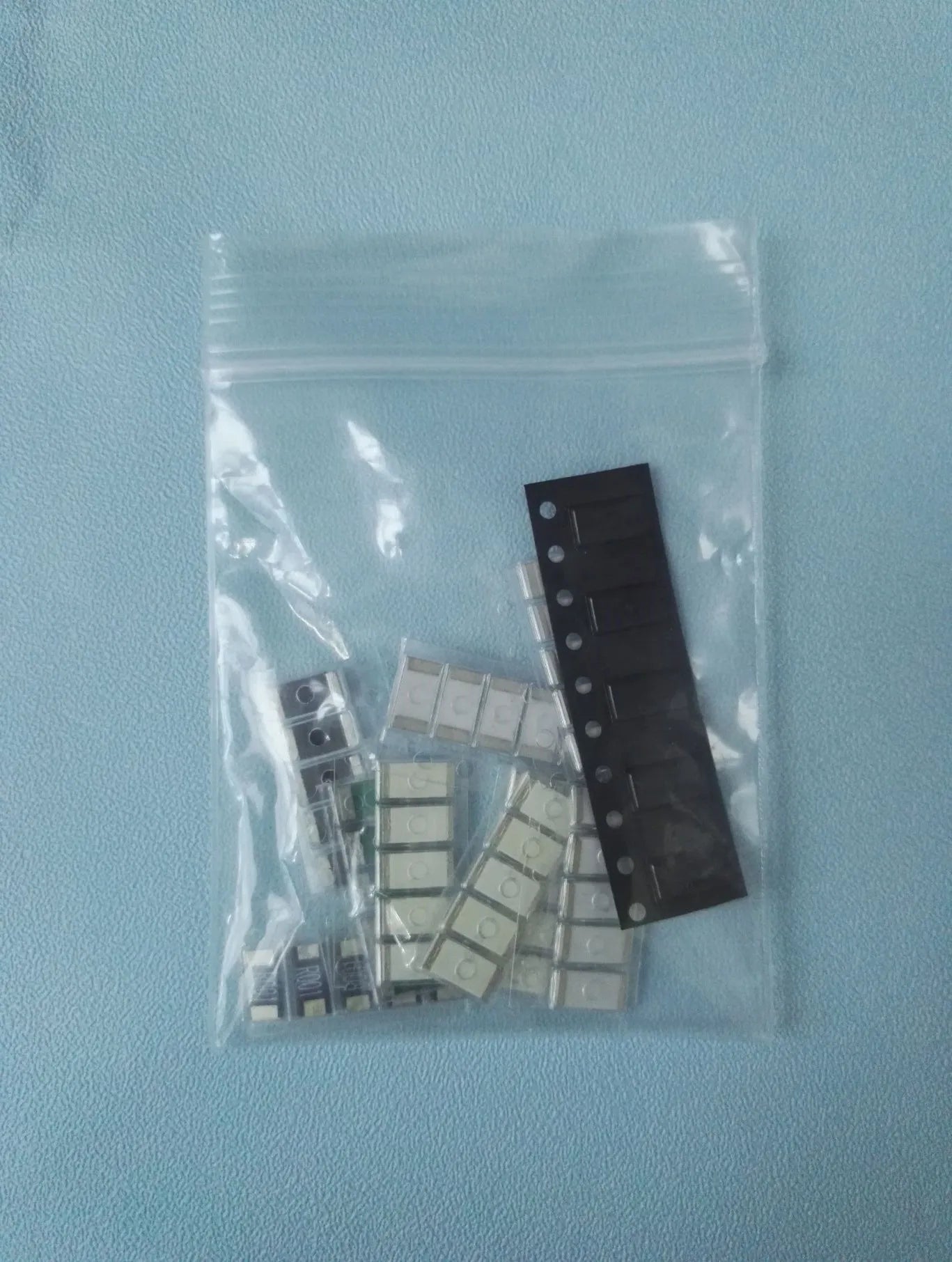 10Kinds*5pcs=50pcs 2512 Resistor Kit 1% R150 R100 R050 R010 1R00 R500 R470 R330 R220 R200=1/0.5/0.47/0.33/0.22/0.2/0.15/0.1/ohm