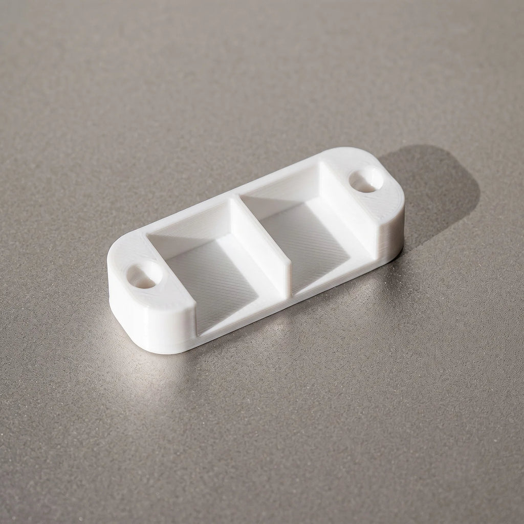 Suitable for WAGO 221 series: Mounting clips and organizers for securing and organizing terminal connectors.