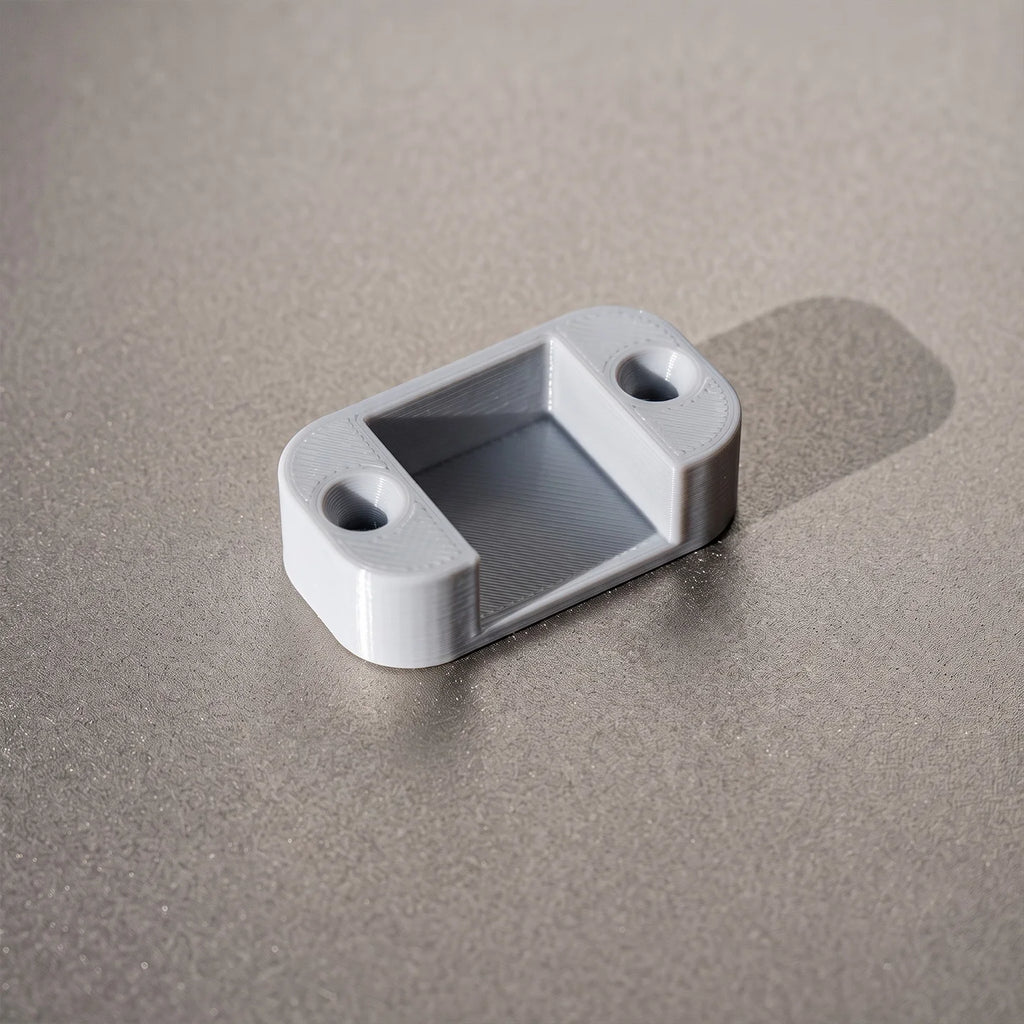 Suitable for WAGO 221 series: Mounting clips and organizers for securing and organizing terminal connectors.