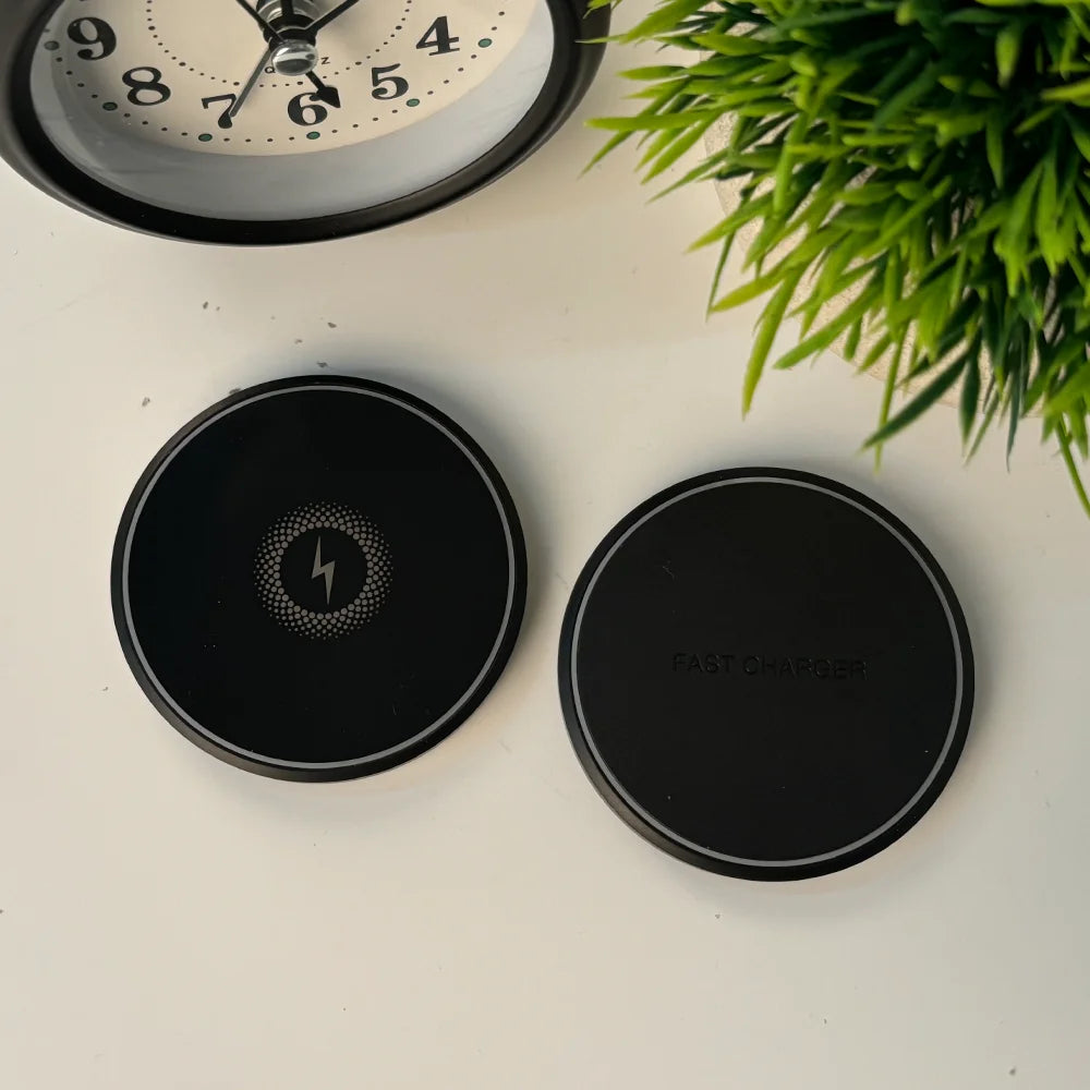 15W Wireless Charger Pad, Mirror‑Surface Design, Fast Induction Charging.Compatible with iPhone, Samsung and Apple Earphones.