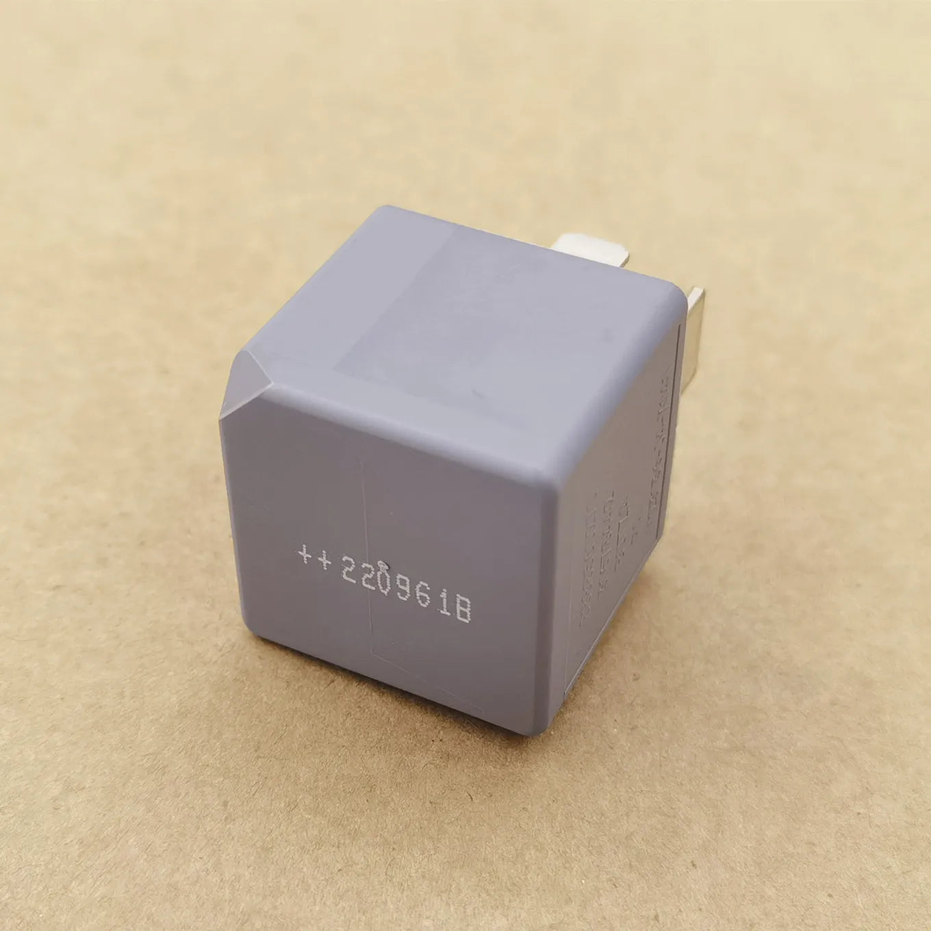 Original New 100% XC40 30A 40A 70A 12V Automotive Fan Air Conditioning Relay V23074-A1001-X137 V23136-B1-X142 V23136-J4-X141