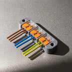 Suitable for WAGO 221 series: Mounting clips and organizers for securing and organizing terminal connectors.