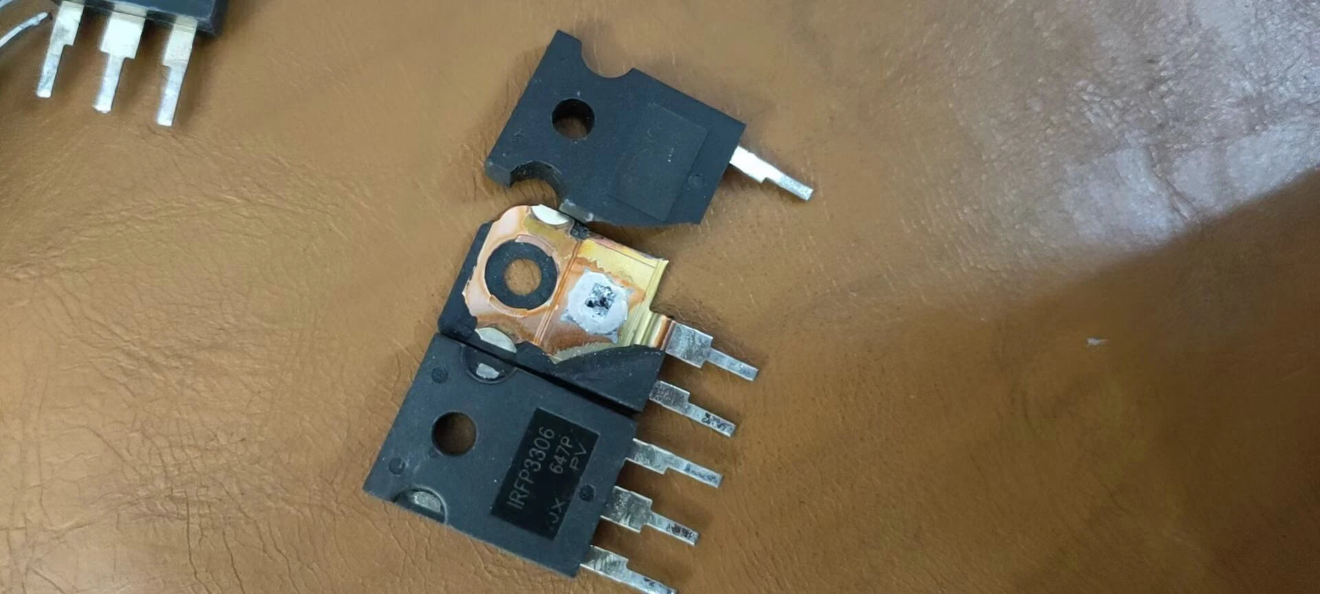 10PCS LM317T IRF3205 E13009-2 J3009-2 IRF510N IRF520N IRF530N IRF540N IRF640N IRF740 IRF840 IRL540 TO-220