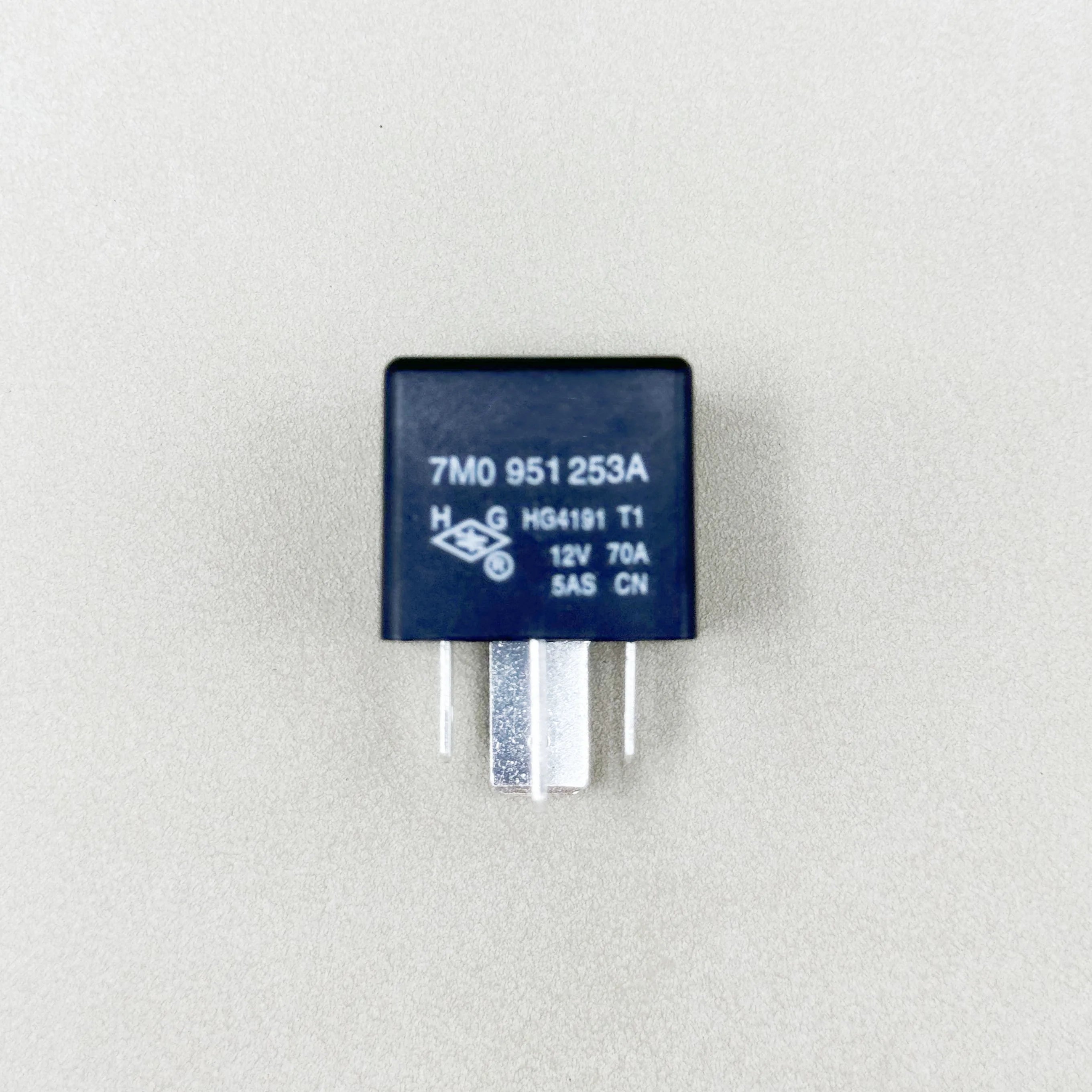 Fuel Pump Relay NO.100 7M0951253A for VW Polo Golf EU EUROVAN Audi AQ3C AUDI Q3 CN R8 AUDI R8 443951253N 2E0937099A