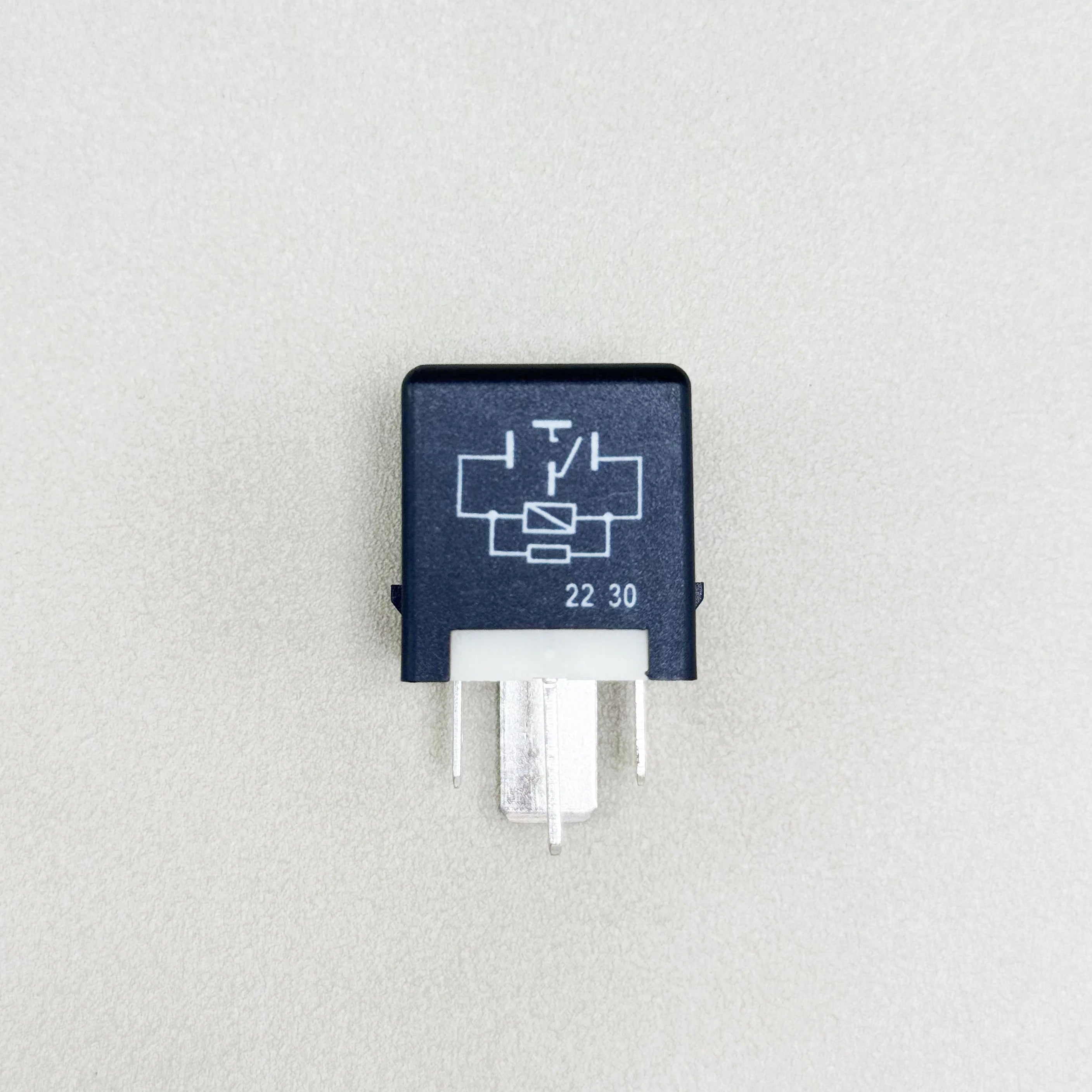 Fuel Pump Relay #370 Fit for Audi A6 AUDI A6/AVANT AA4C AUDI A4/S4 CABRIO./QU. VW Passat OE:8D0951253 443951253N 171937503A