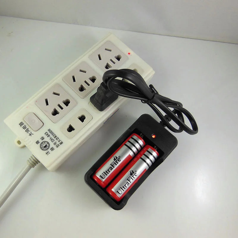 18650 Battery Charger EU Plug 2 Slots Smart Fast Charger 18650 Lithium Rechargeable Battery Charging Device DC4.2V 1A
