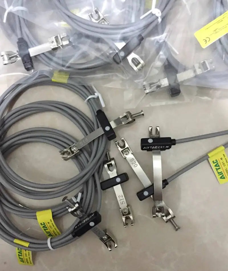 CS1-J-F-U-S-G-E-H-A-M020S16-S40 Reed Magnetic Switch Normally Open And Normally Closed Sensor
