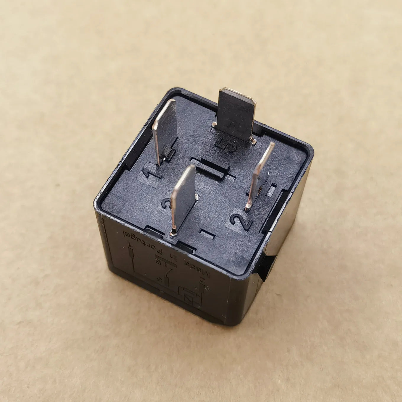 Original New 100% XC40 30A 40A 70A 12V Automotive Fan Air Conditioning Relay V23074-A1001-X137 V23136-B1-X142 V23136-J4-X141