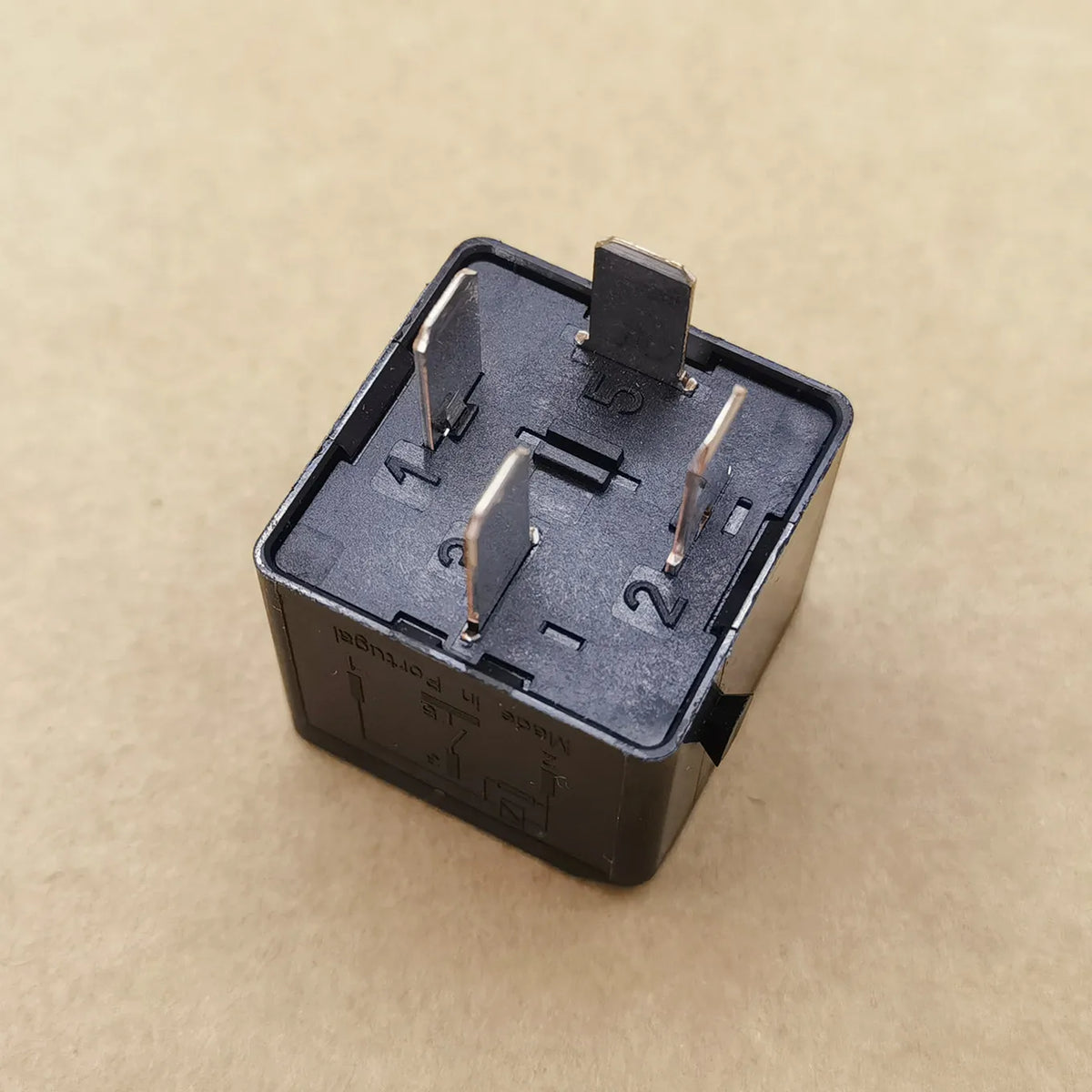 Original New 100% XC40 30A 40A 70A 12V Automotive Fan Air Conditioning Relay V23074-A1001-X137 V23136-B1-X142 V23136-J4-X141