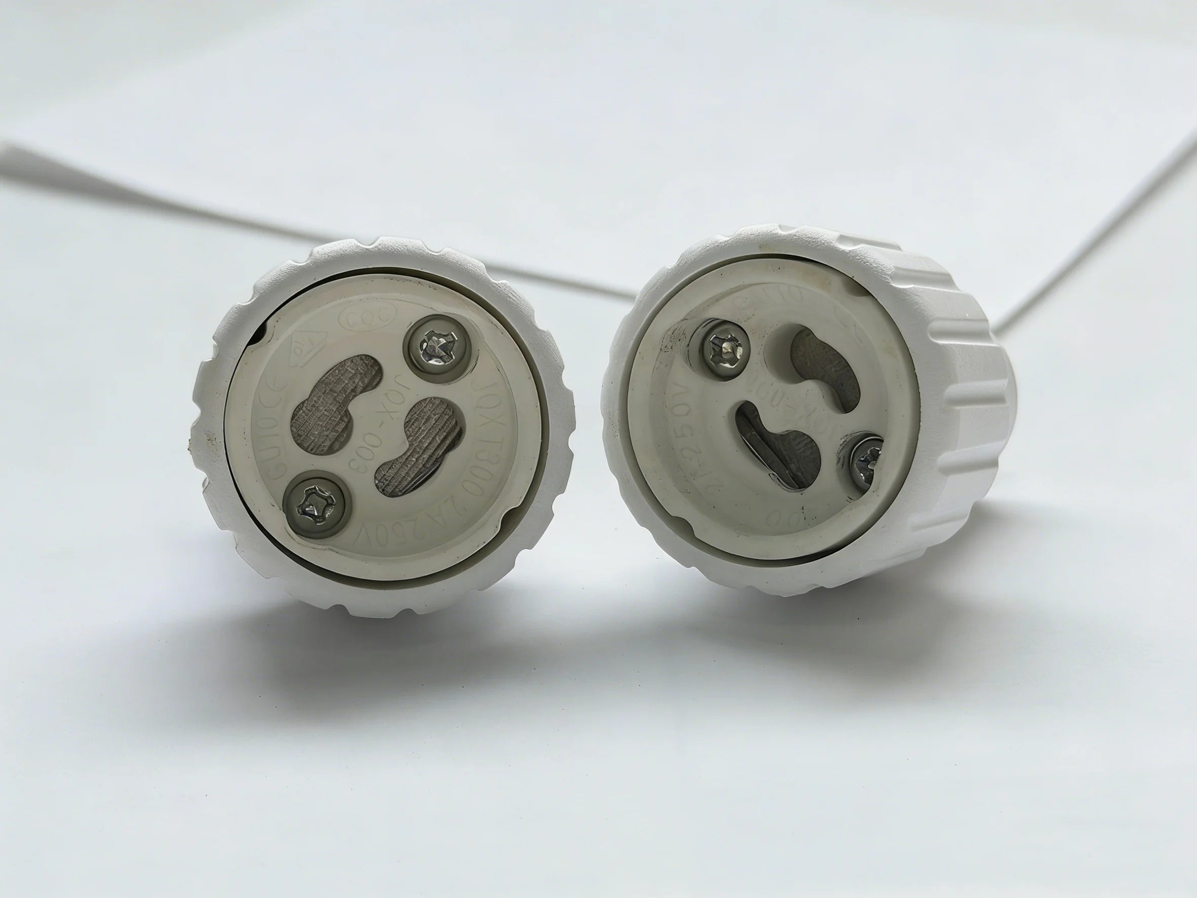 2pc MR16 to GU10 Halogen CFL LED Lamp Holder  Base Light Socket Adapter, Physically Change Contact,NO AC-DC Transformer Required