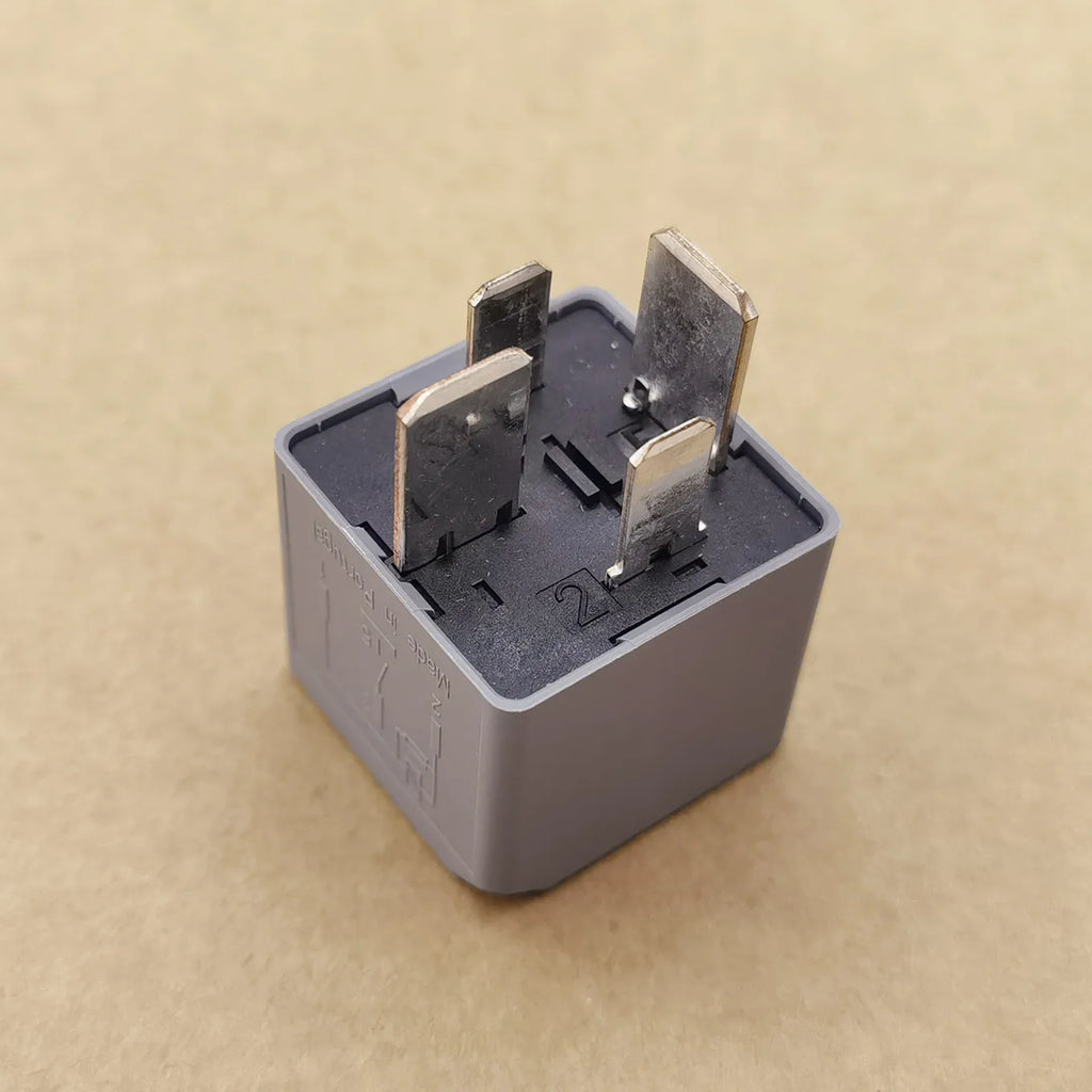 Original New 100% XC40 30A 40A 70A 12V Automotive Fan Air Conditioning Relay V23074-A1001-X137 V23136-B1-X142 V23136-J4-X141