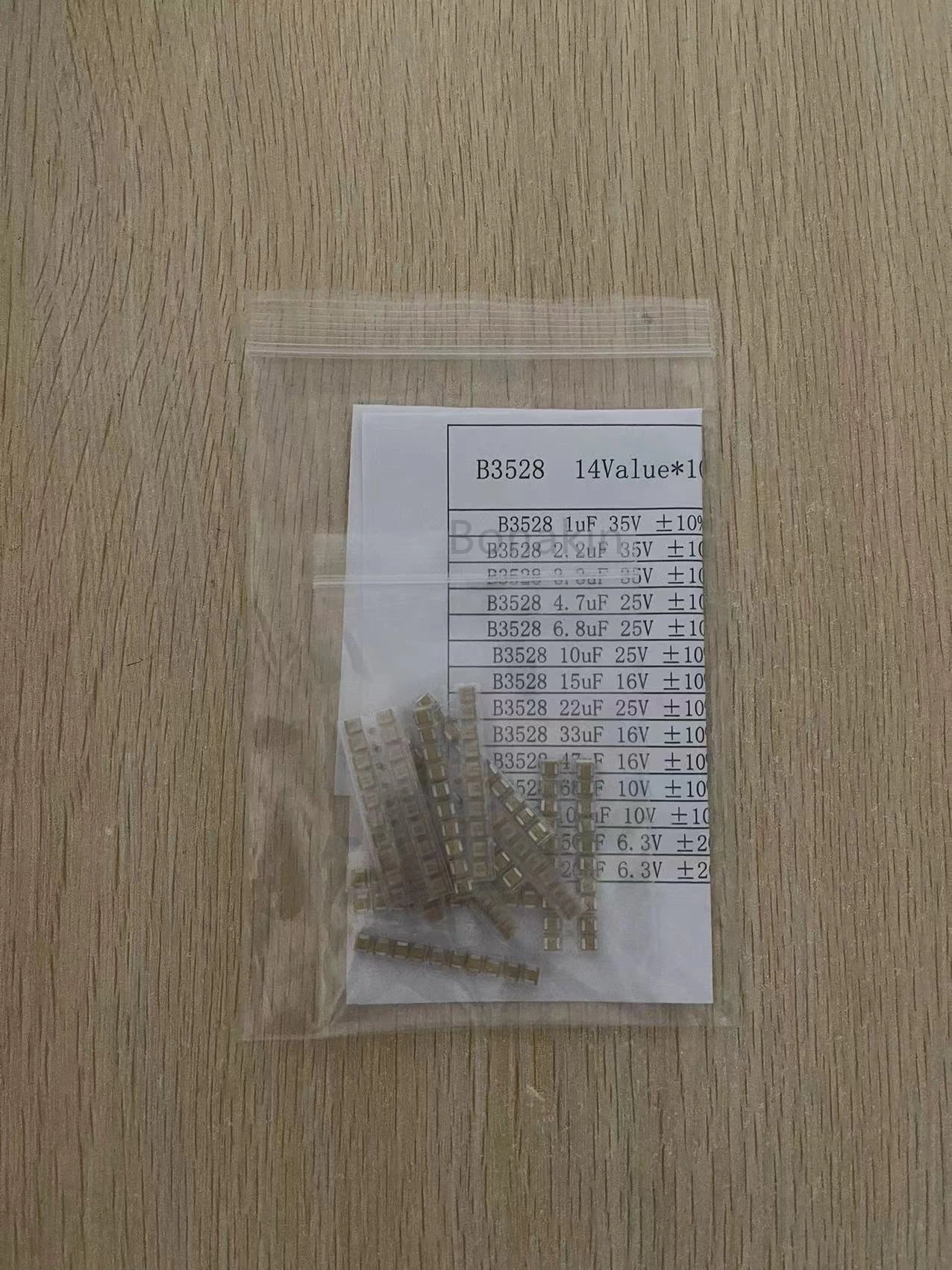 A B C D E 3216 3528 6032 7343 SMD Tantalum Capacitor Assortment Kit 1UF 2.2UF 4.7UF 10UF 22UF 33UF 47UF 100UF 220uF 330UF 470UF