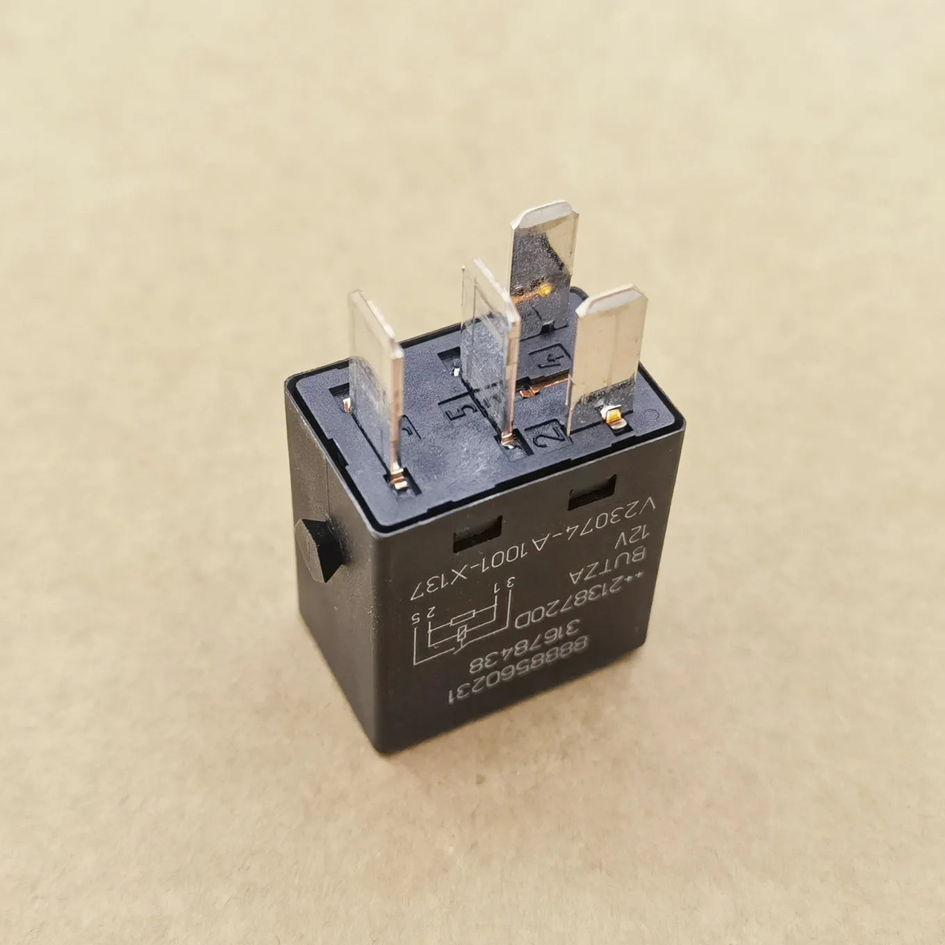 Original New 100% XC40 30A 40A 70A 12V Automotive Fan Air Conditioning Relay V23074-A1001-X137 V23136-B1-X142 V23136-J4-X141