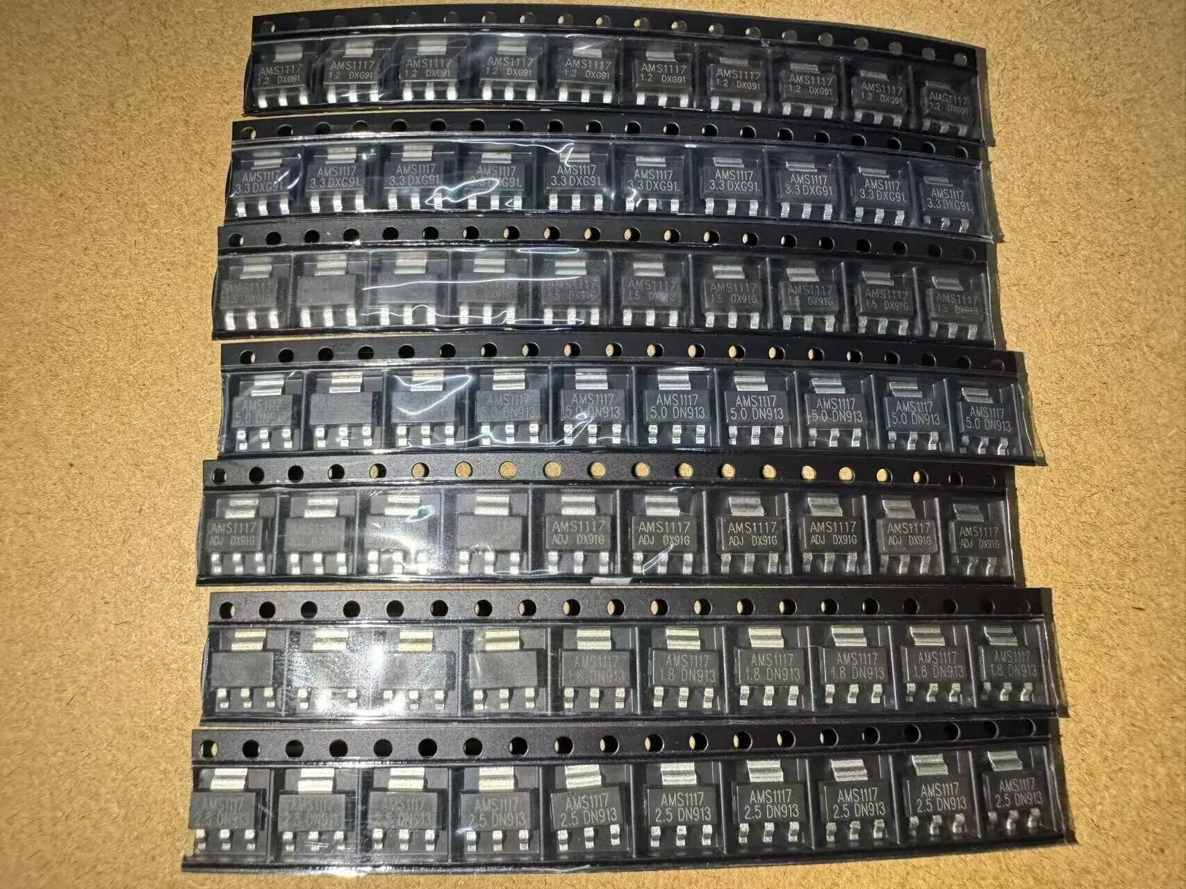 SOT-223 70PCS Voltage Regulator Kit AMS1117 AMS1117-3.3V AMS1117-ADJ AMS1117-5.0V AMS1117-2.5V AMS1117-1.8V AMS1117-1.5V 1.2V-5V