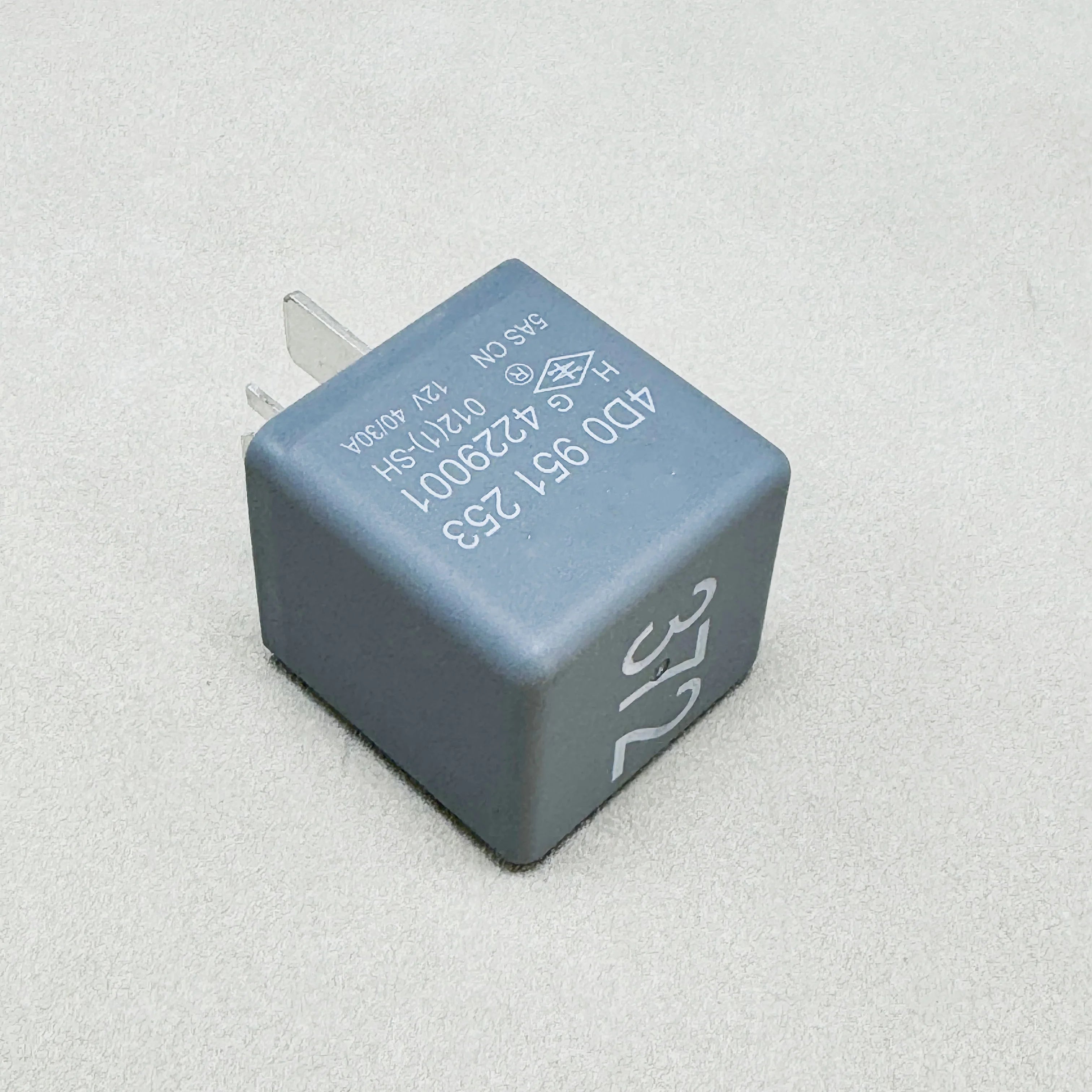 #372 Fuel Pump Relay 4D0951253 For Audi 100 1992-1994 A4 1996-2001 A6 1995-2004 A8 For VW Passat B5 1998-2002