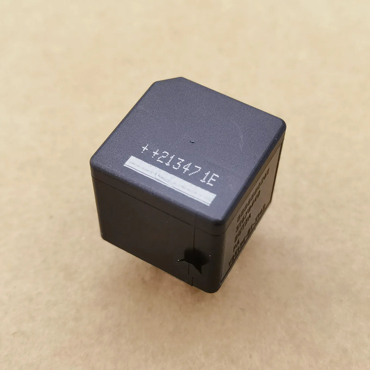 Original New 100% XC40 30A 40A 70A 12V Automotive Fan Air Conditioning Relay V23074-A1001-X137 V23136-B1-X142 V23136-J4-X141