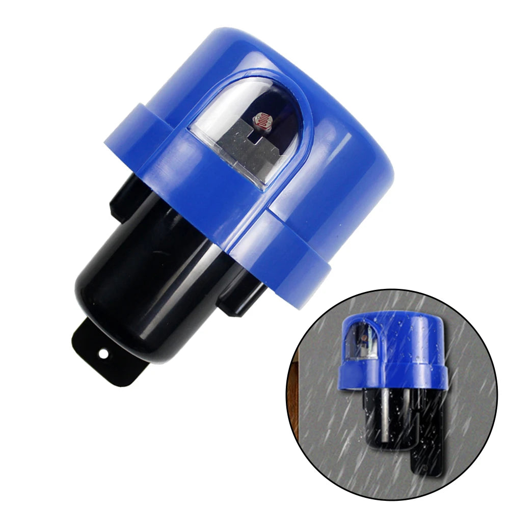 Outdoor Photocell Switch Featuring IP65 Protection Twist Lock Interface and 1000W Load Capacity for Lighting Control