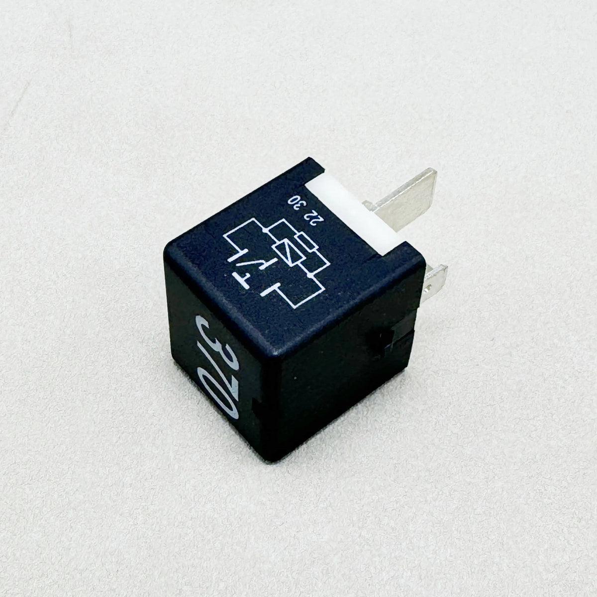 Fuel Pump Relay #370 Fit for Audi A6 AUDI A6/AVANT AA4C AUDI A4/S4 CABRIO./QU. VW Passat OE:8D0951253 443951253N 171937503A