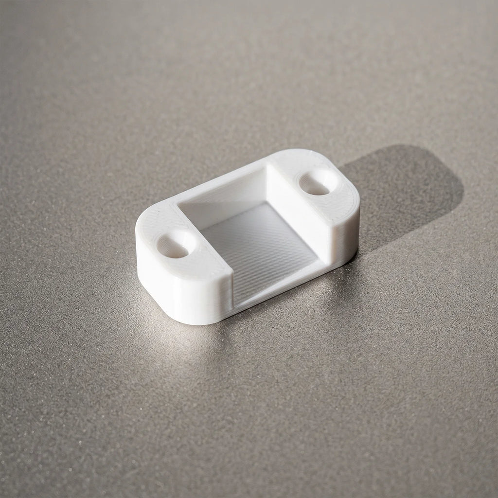 Suitable for WAGO 221 series: Mounting clips and organizers for securing and organizing terminal connectors.