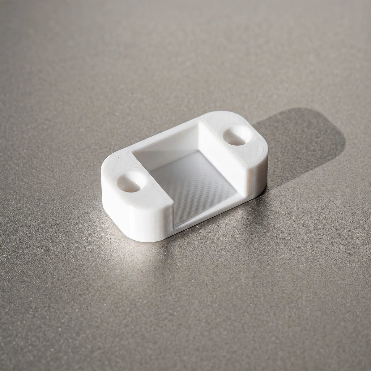 Suitable for WAGO 221 series: Mounting clips and organizers for securing and organizing terminal connectors.