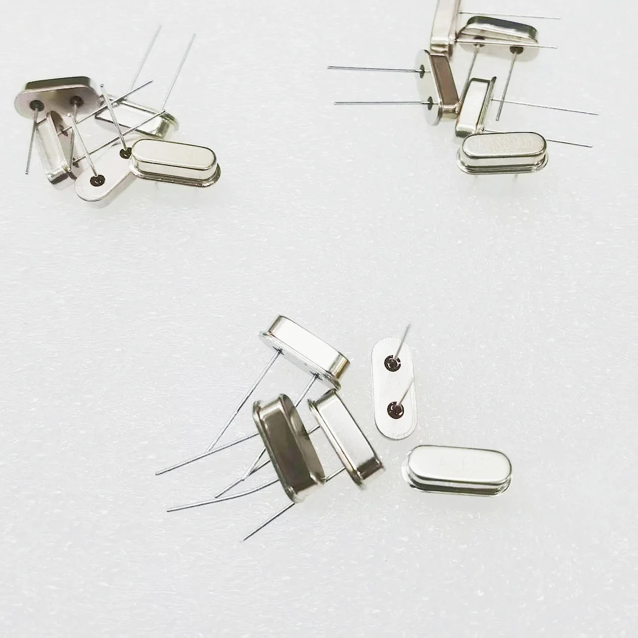10Values HC-49S Quartz Resonator DIP Crystal Oscillator Kit 4MHz 6MHz 8MHz 12MHz 16MHz 24MHz 25MHz 48MHz 2Pin DIY Electronic Set