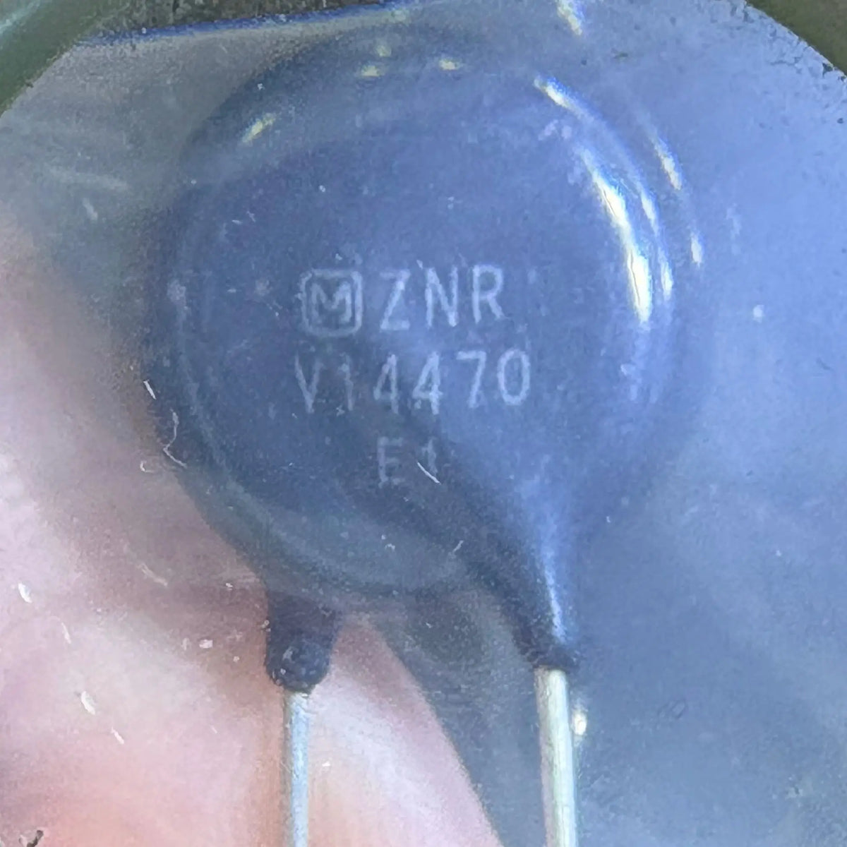 ERZV14D470 Through‑Hole Varistor 47V 14D Surge Absorber ZNR 30V AC 38V DC Radial Lead For Circuit Over‑Voltage Protection