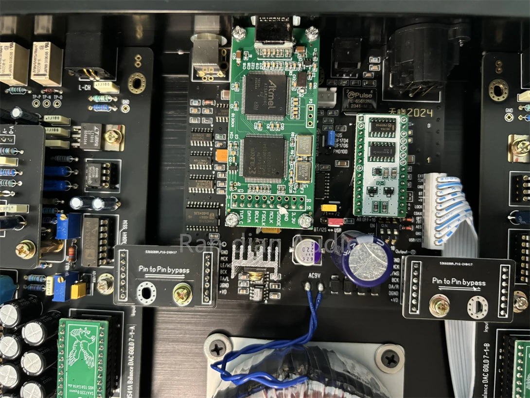 Balanced Version TDA1541 DAC Decoders,SAA7220PC+CS8412,Support External Clocks,11.2896MHz&12.288MHz,AES+USB+Coaxial,Fiber optic