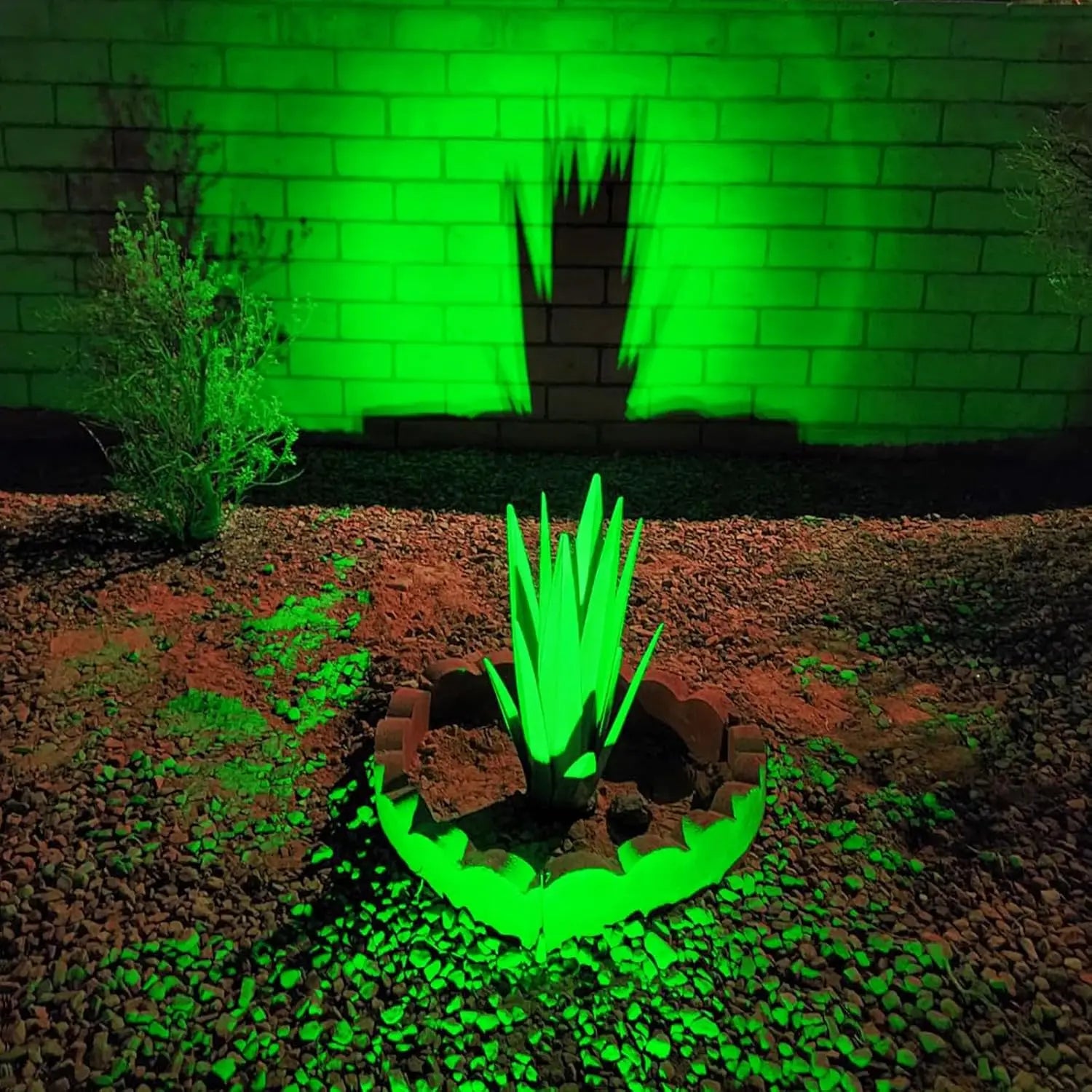4pcs Solar Spotlight Outdoor Garden Wall Lamp for Tree Street Decor IP65 Waterproof LED Green Landscape Countyard Solar Light