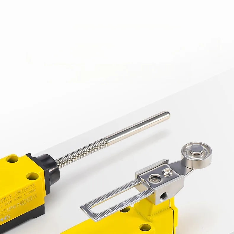 IP67 Waterproof Travel Limit Switch Limit Switch Micro Movement Roller 8108 Sealed Three Core Wire Swing Switch