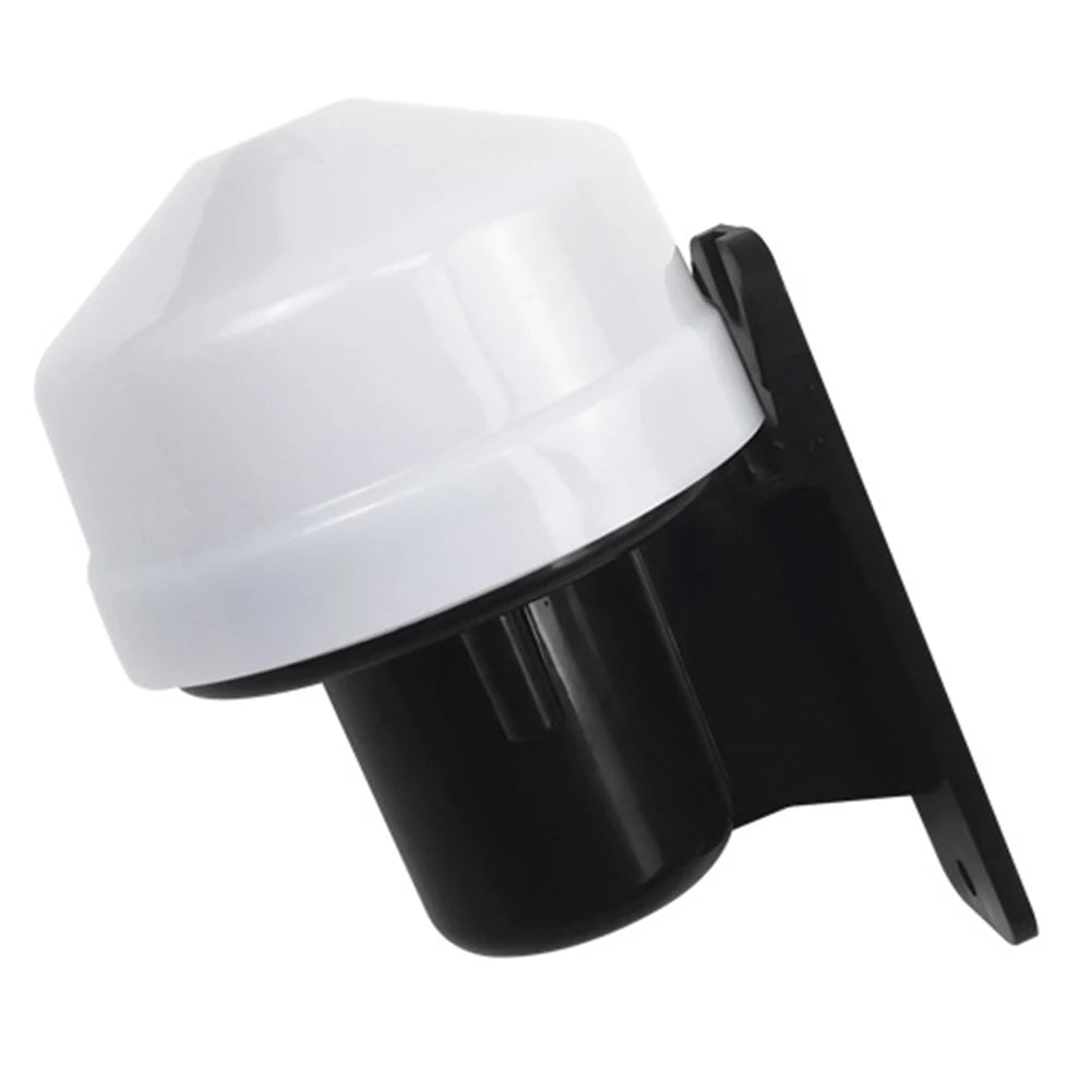 Outdoor Photocell Switch Featuring IP65 Protection Twist Lock Interface and 1000W Load Capacity for Lighting Control