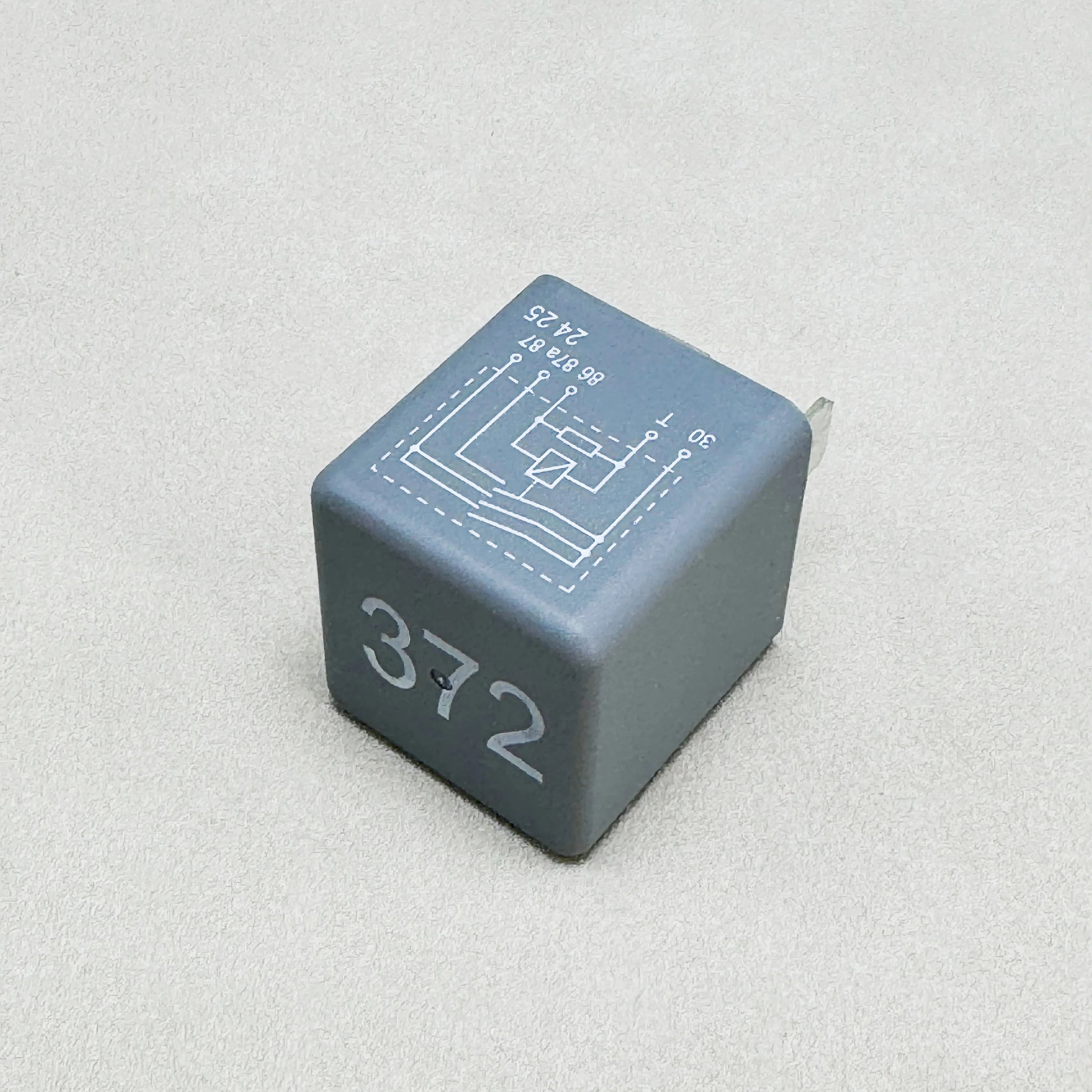 #372 Fuel Pump Relay 4D0951253 For Audi 100 1992-1994 A4 1996-2001 A6 1995-2004 A8 For VW Passat B5 1998-2002