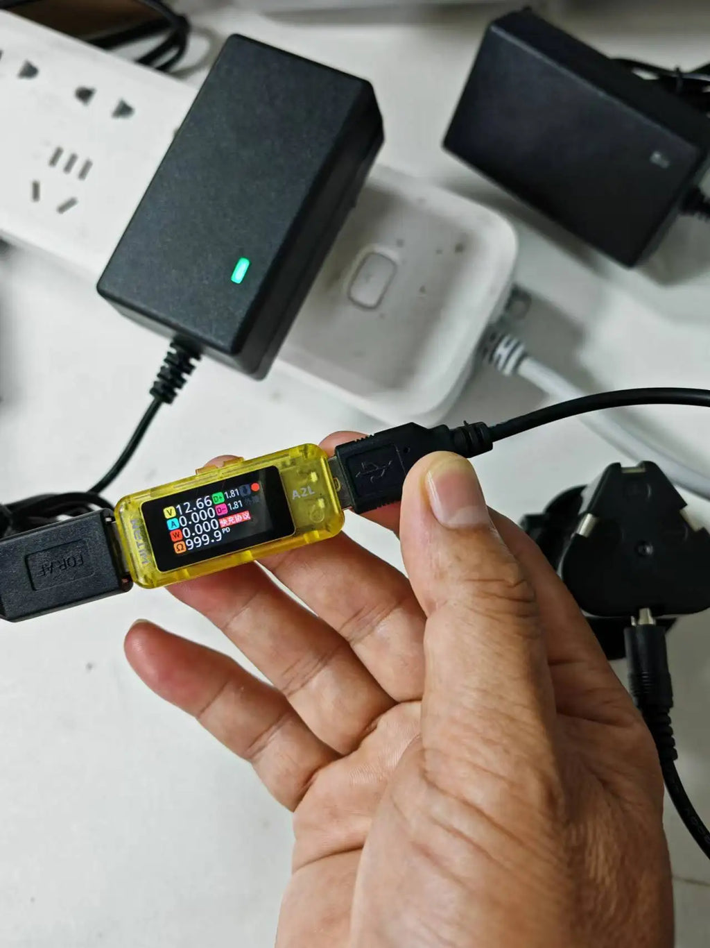 12.6V 2A 21V 1A 18650 Lithium Battery Charger For 12V 18V Screwdriver Wrench Li-ion Battery Pack DC 5.5mm * 2.1mm 2.5mm Input