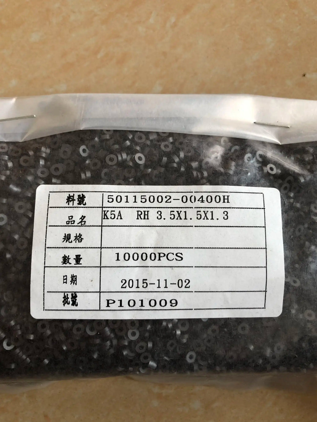 100Pcs/RH3.5 × 1.5 × 1.3 piercing ferrite core, nickel-zinc ferrite hollow magnetic beads anti-interference magnetic new