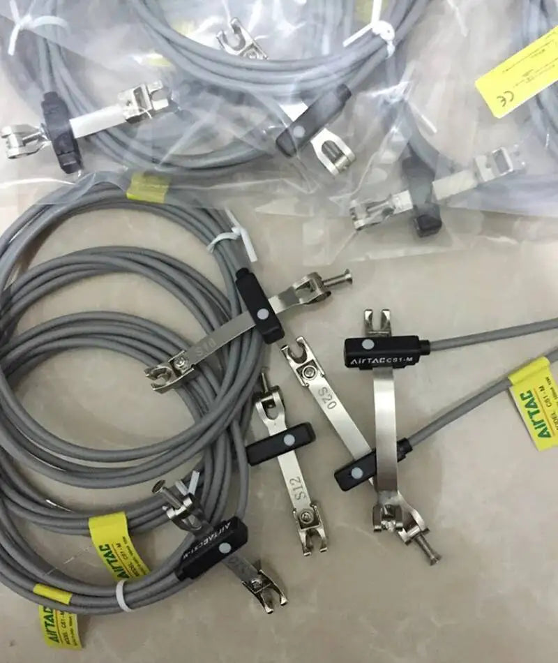 CS1-J-F-U-S-G-E-H-A-M020S16-S40 Reed Magnetic Switch Normally Open And Normally Closed Sensor